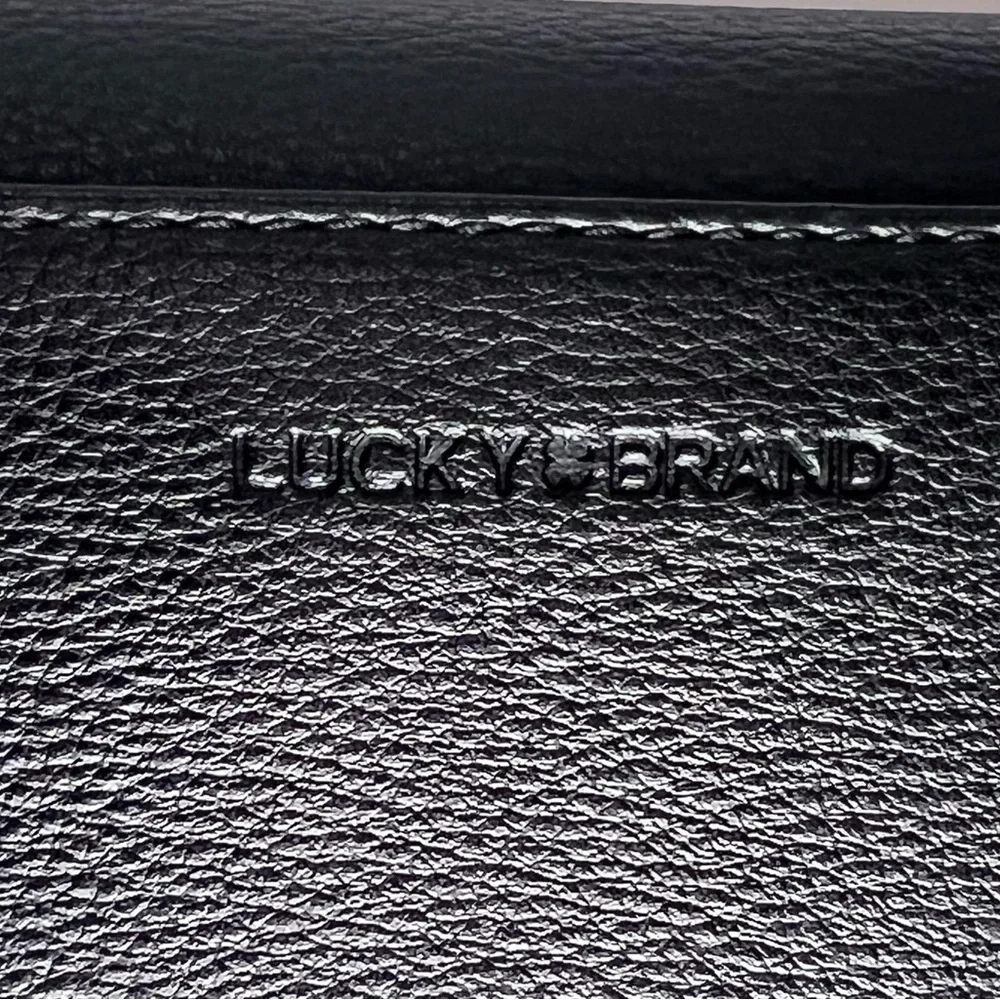 Lucky Brand black tone is a Clutch now cuz had conscious uncoupling with strap